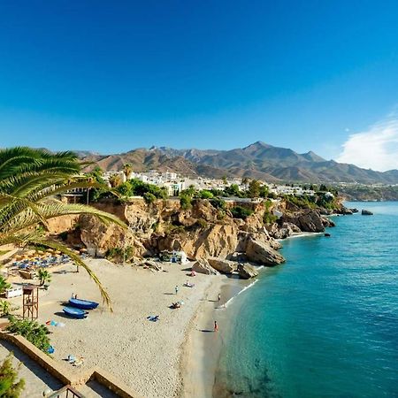 شقة Bonito Piso A 300M De La Playa نيرخا المظهر الخارجي الصورة