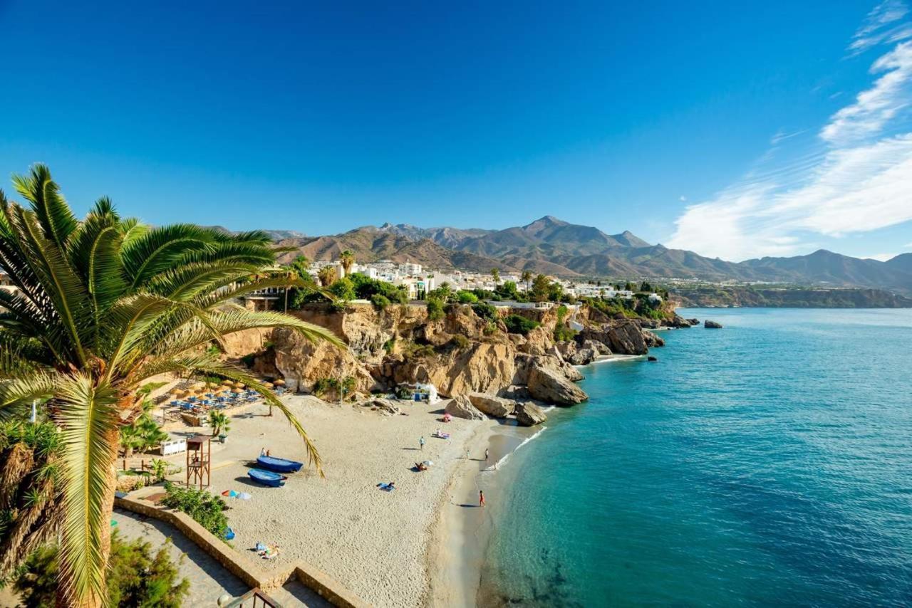 شقة Bonito Piso A 300M De La Playa نيرخا المظهر الخارجي الصورة